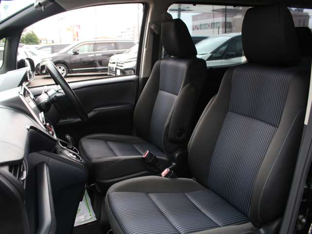 Toyota Voxy 11