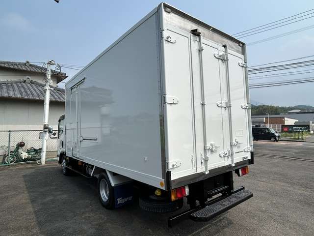 Isuzu Elf 8