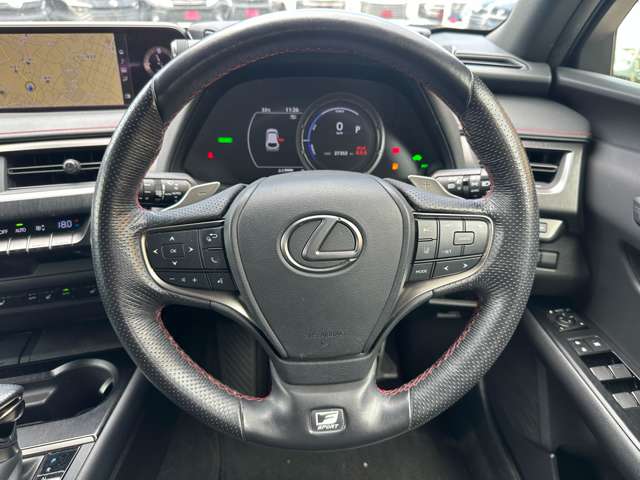 Lexus UX 8