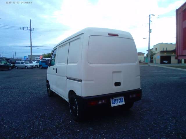 Daihatsu Hijet Cargo 12