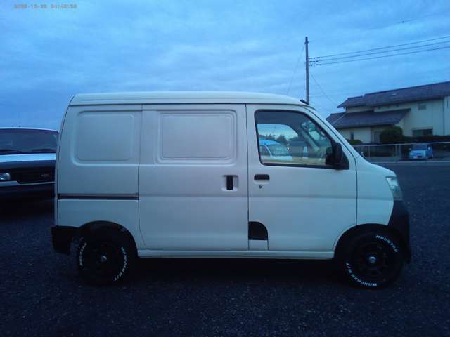Daihatsu Hijet Cargo 9