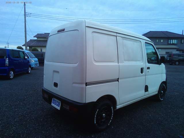 Daihatsu Hijet Cargo 10