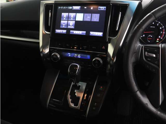 Toyota Vellfire 3