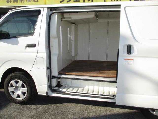 Toyota Hiace Van 5