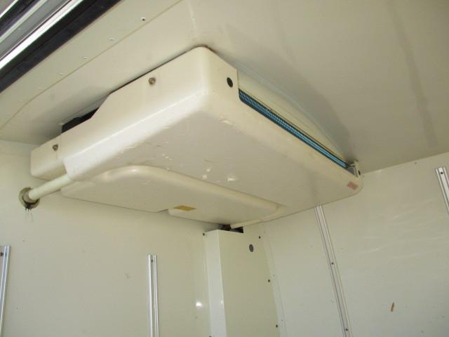 Toyota Hiace Van 6