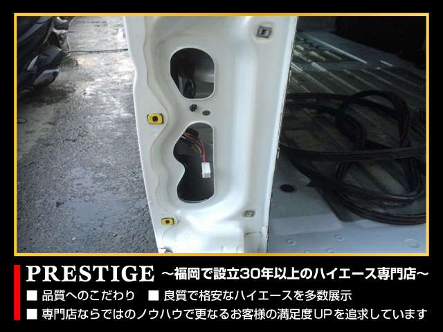 Toyota Hiace Van 12