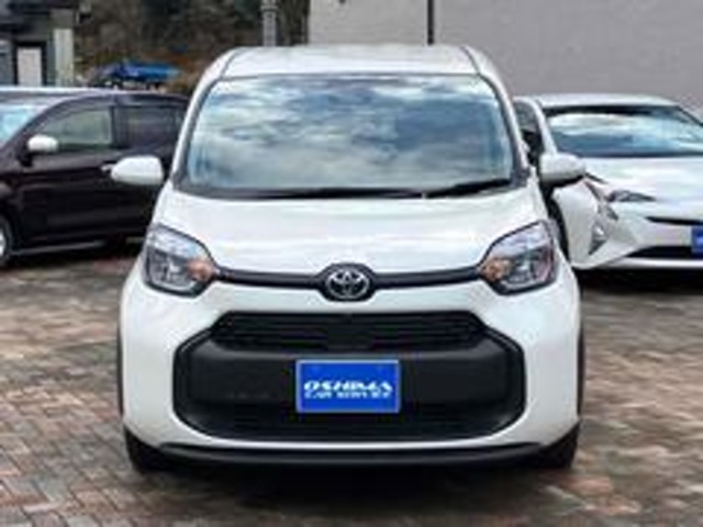 Toyota Sienta 11