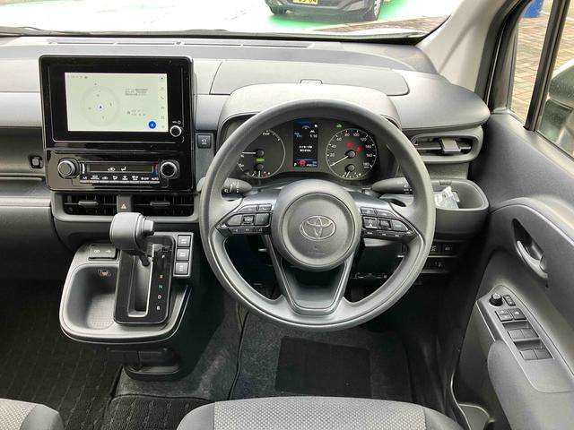 Toyota Sienta 3