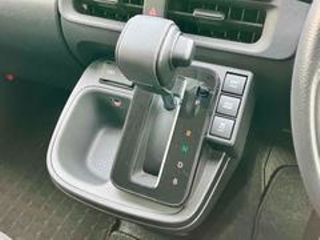 Toyota Sienta 10