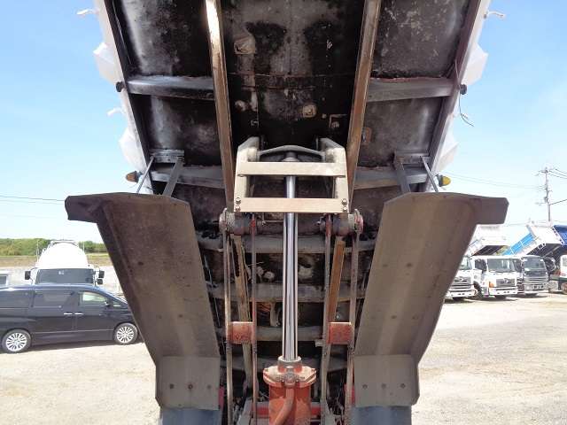 Mitsubishi Fuso Super Great 11