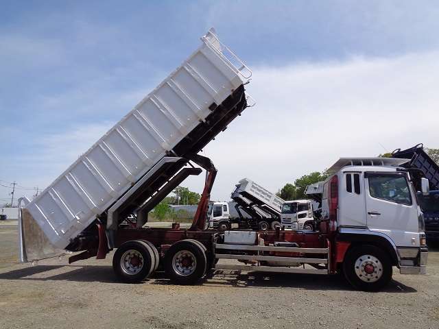 Mitsubishi Fuso Super Great 6