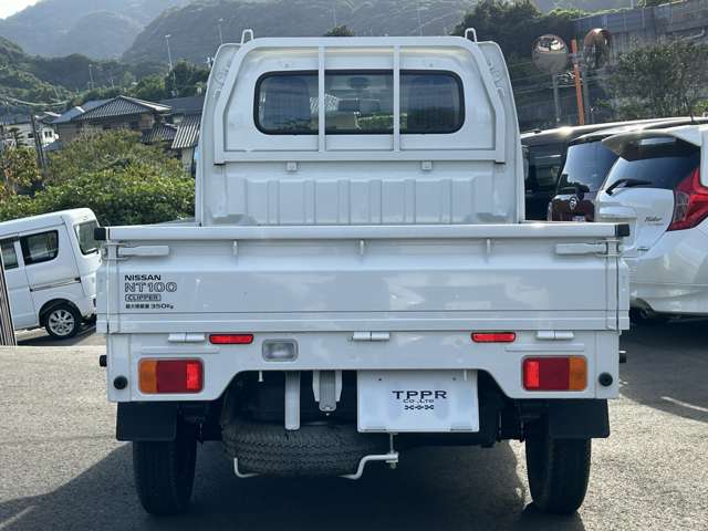 Nissan NT100 Clipper 6