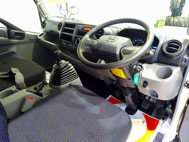 Hino Dutro 3