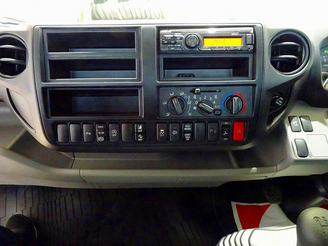 Hino Dutro 4