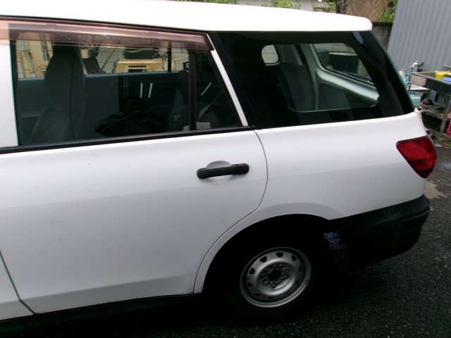 Nissan AD 5