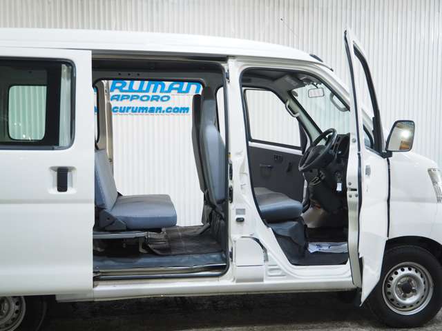 Daihatsu Hijet Cargo 12