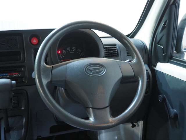 Daihatsu Hijet Cargo 6