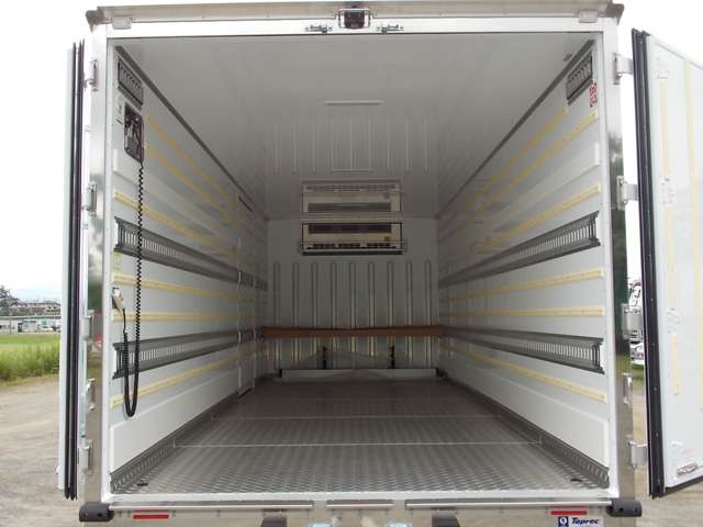 Mitsubishi Fuso Fighter 12