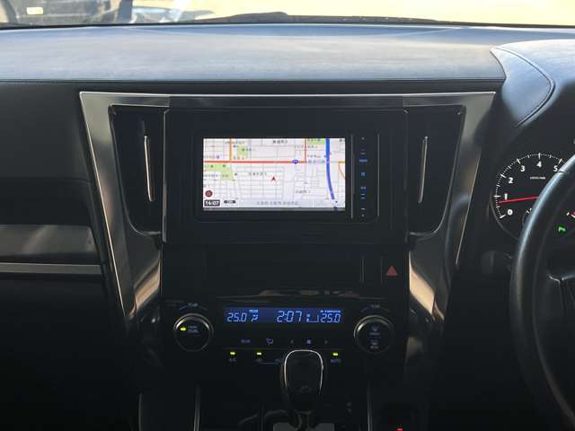 Toyota Alphard 3