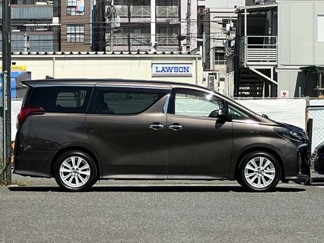 Toyota Alphard 6