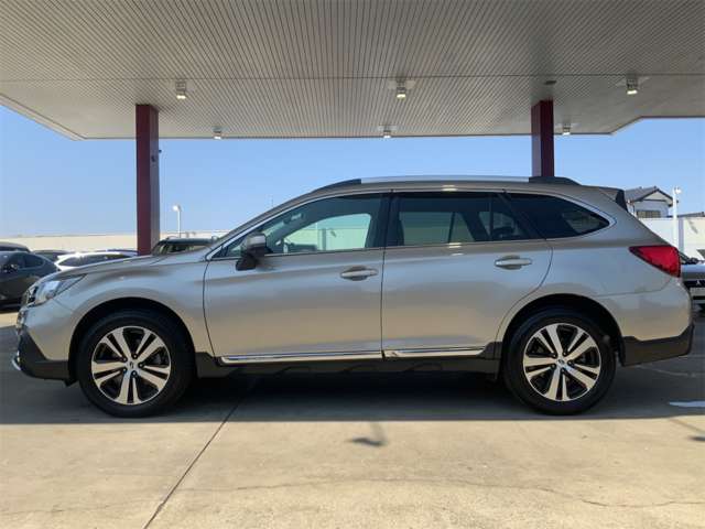 Subaru Legacy Outback 11