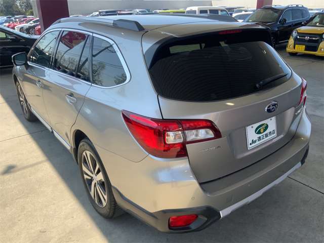 Subaru Legacy Outback 10