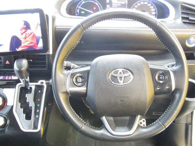 Toyota Sienta 5
