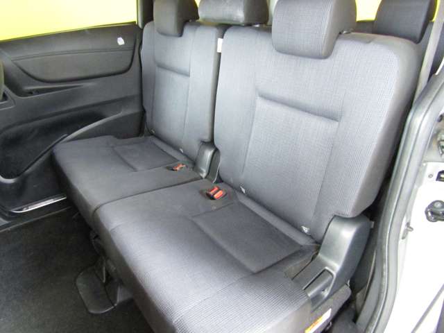 Toyota Sienta 7