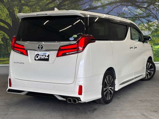 Toyota Alphard 3