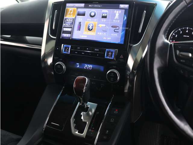 Toyota Alphard 4