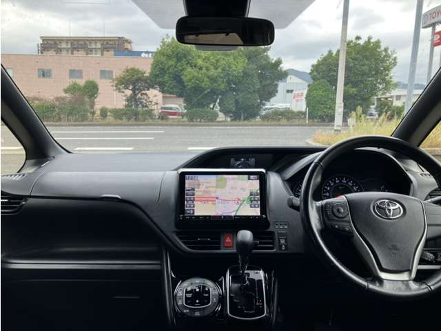 Toyota Voxy 6