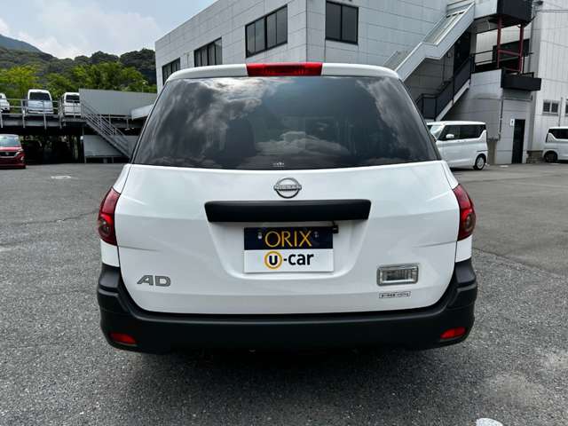 Nissan AD 5