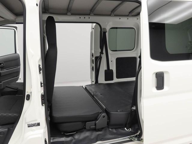 Daihatsu Hijet Cargo 12