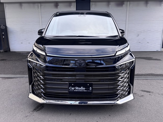 Toyota Voxy 2
