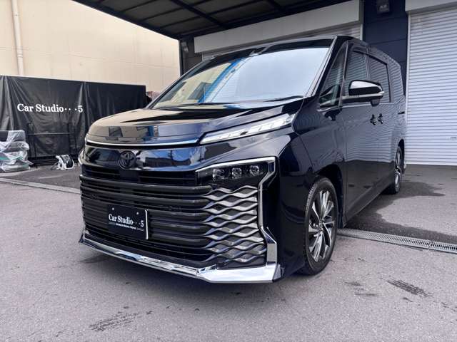 Toyota Voxy 3