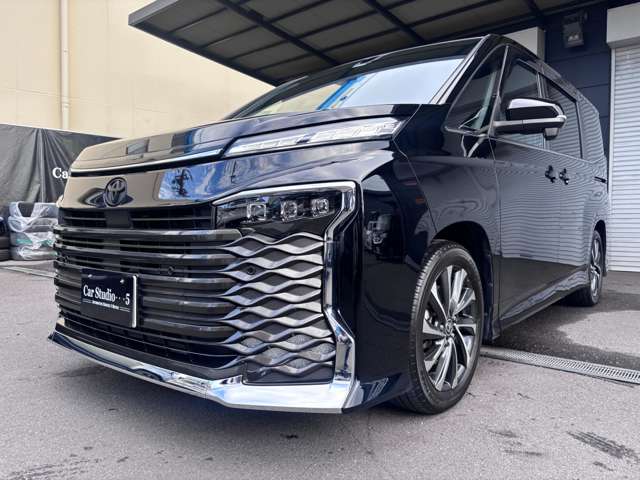 Toyota Voxy 4