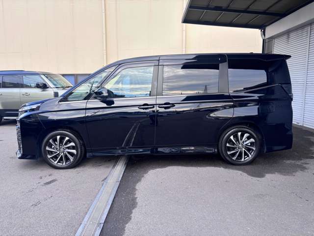 Toyota Voxy 5
