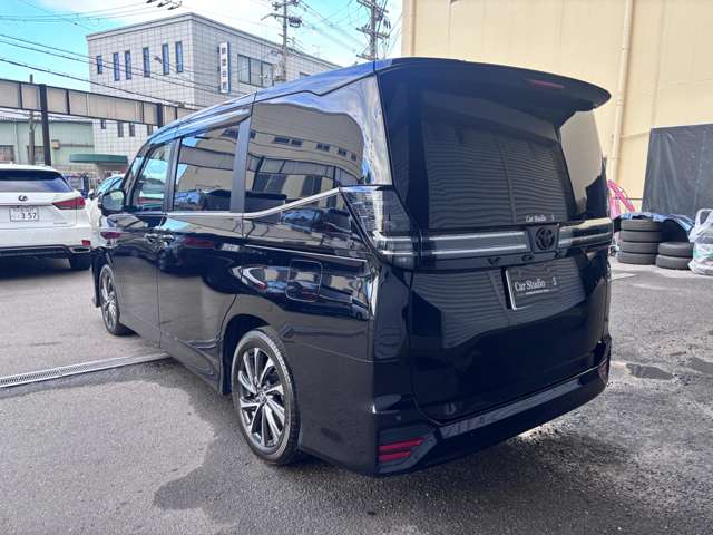 Toyota Voxy 6