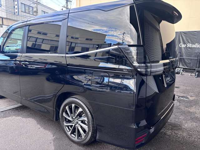 Toyota Voxy 8