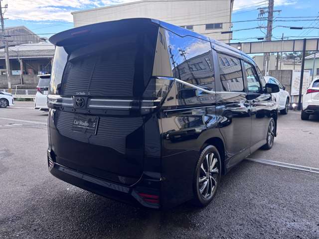 Toyota Voxy 10