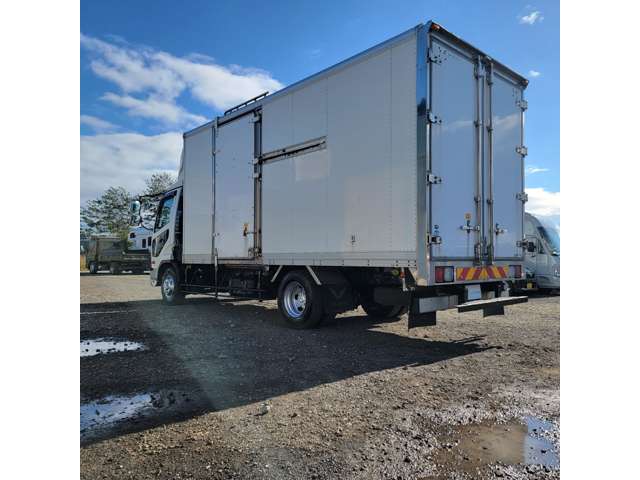 Mitsubishi Fuso Fighter 9