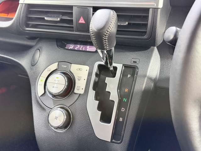 Toyota Sienta 9