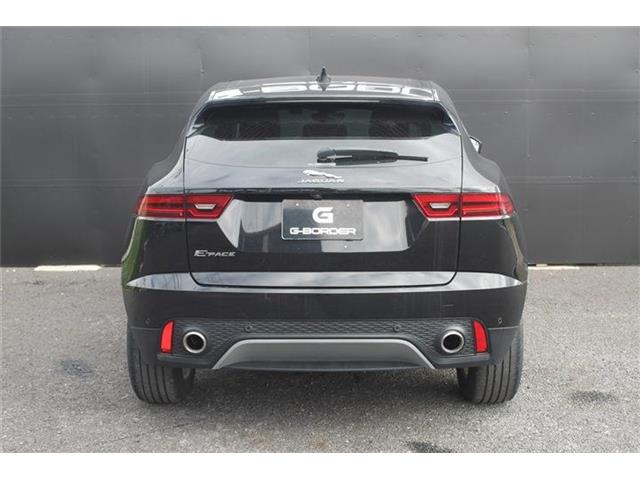 Jaguar E-Pace 11