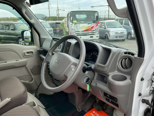 Mitsubishi Minicab Van 8