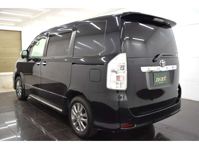 Toyota Voxy 11