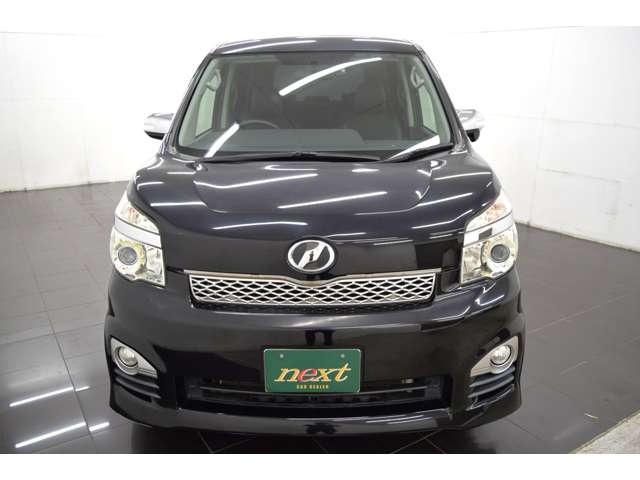 Toyota Voxy 8