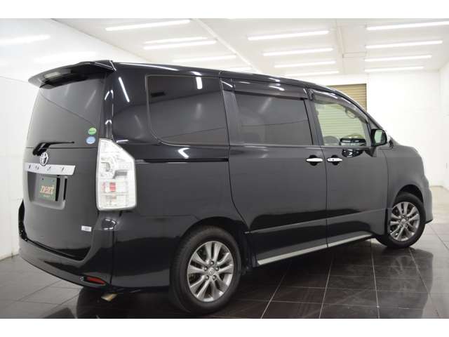 Toyota Voxy 10