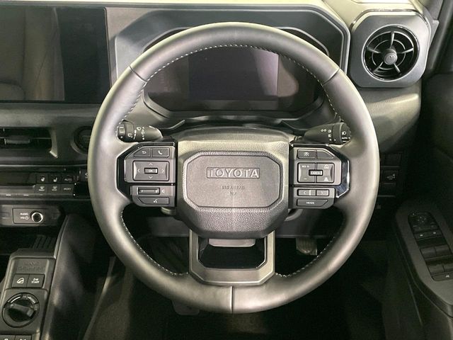 Toyota Land Cruiser FJ 11