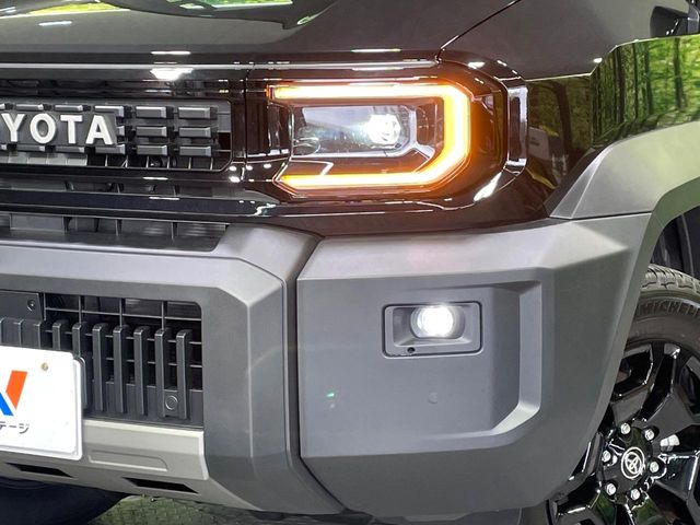 Toyota Land Cruiser FJ 12
