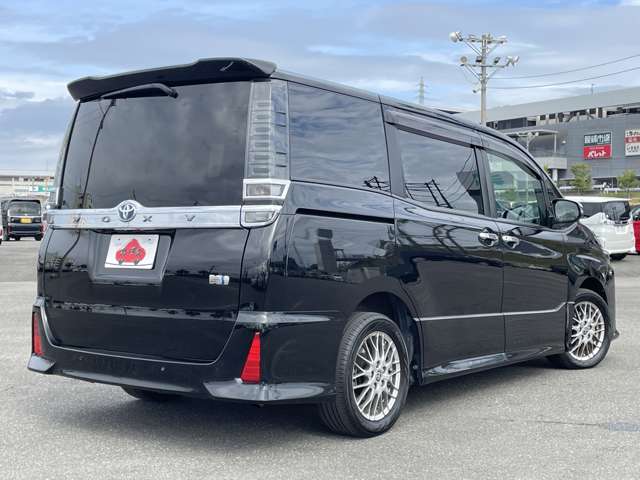 Toyota Voxy 4